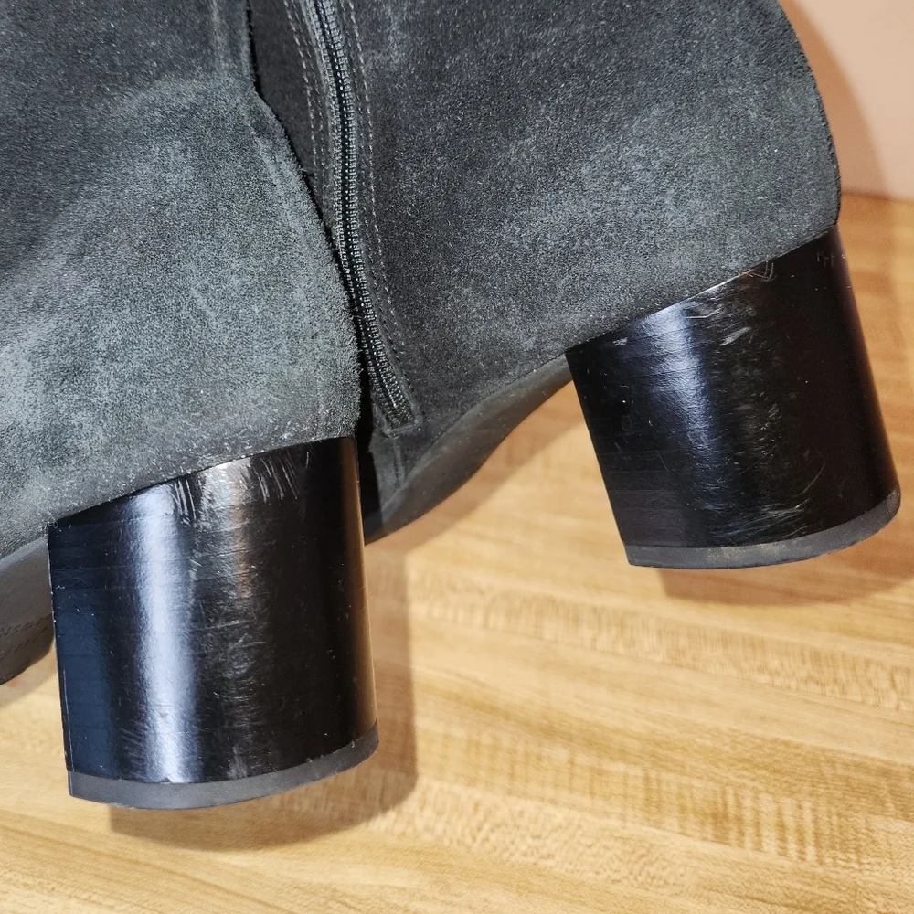 LA CANADIENNE Janella Suede Block-Heel Bootie, Black, size 7M